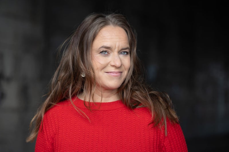 Kirjailija Satu R&auml;m&ouml; Lankakauppa Johliinassa